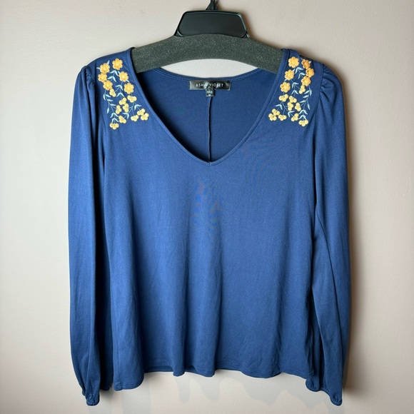 NWT Ash & Violet Blue V-Neck Embroidered Floral Top M - Picture 2 of 7